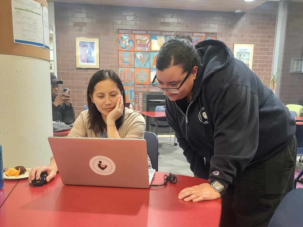 Joslenne working with student